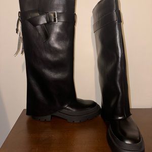 NWT Zara BUCKLED KNEE HIGH GAITER BOOTS. Size 9.